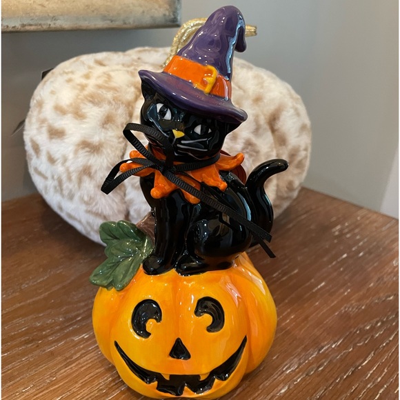 BLUE SKY CLAYWORKS HALLOWEEN 2023 BLACK CAT PERCHED ON PUMPKIN - Picture 1 of 7
